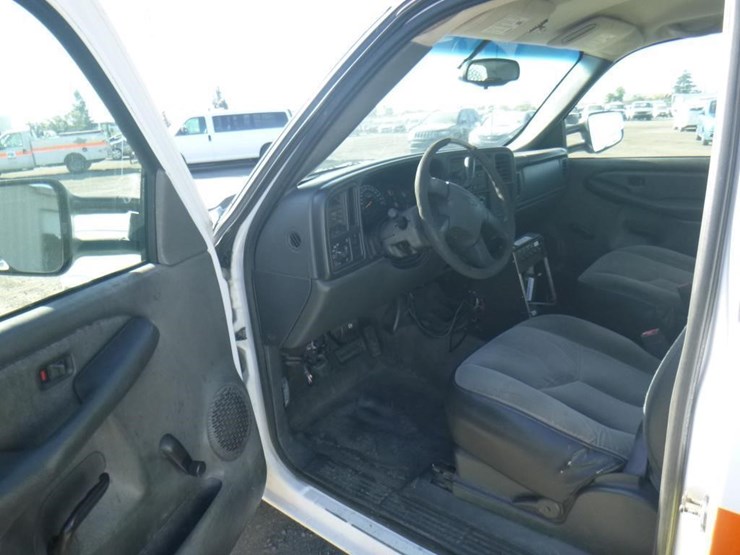 2003-chevrolet-2500hd-image-5