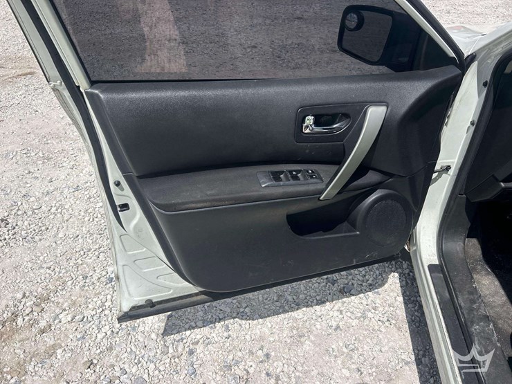 nissan-rogue-image-12
