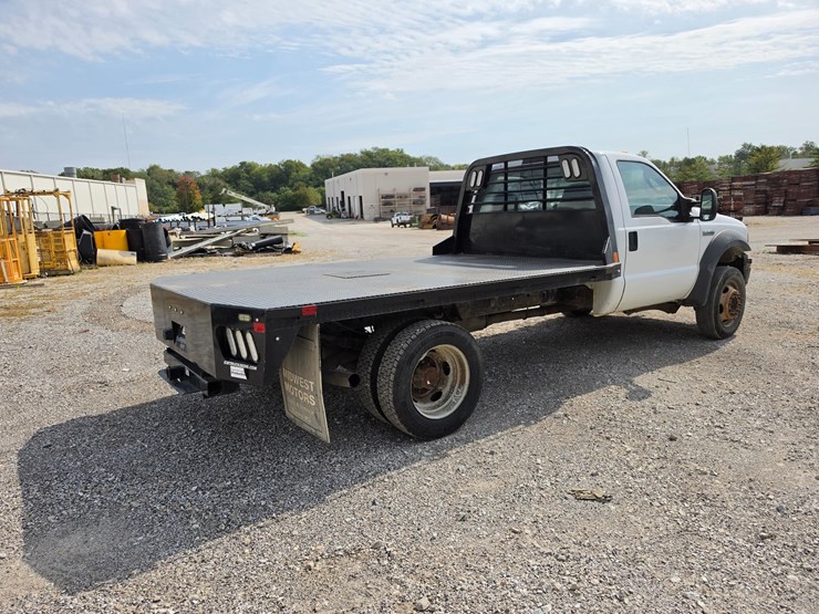 2005-ford-f550-image-16