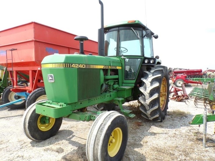 john-deere-4240-image-1