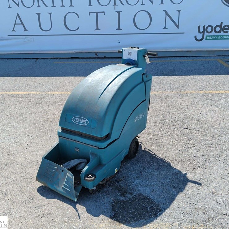 Non-Operable Tennant 2550 Floor Scrubber