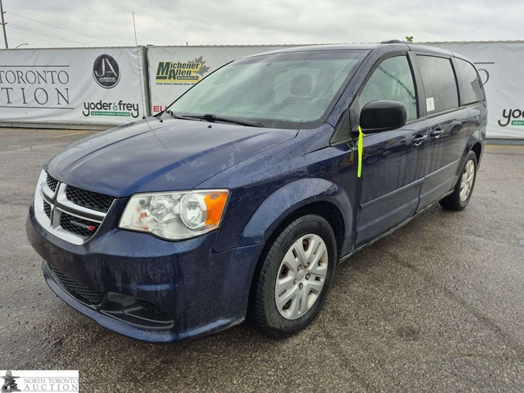 2017-dodge-grand-caravan-sxt-image-1