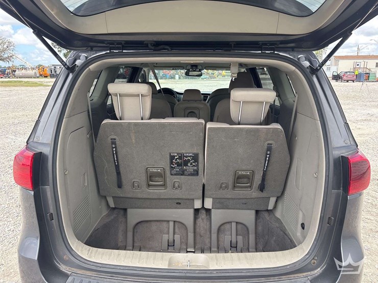 2015-kia-sedona-image-16