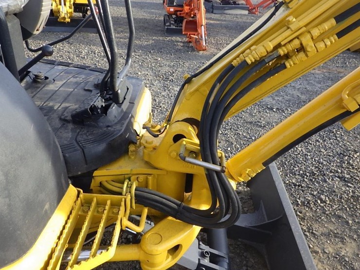 komatsu-pc35mr-1-image-25