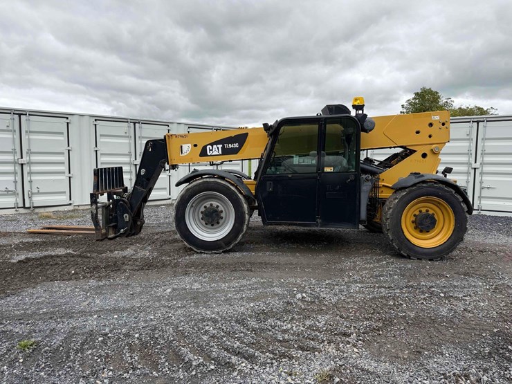 2013-caterpillar-tl943c-image-2