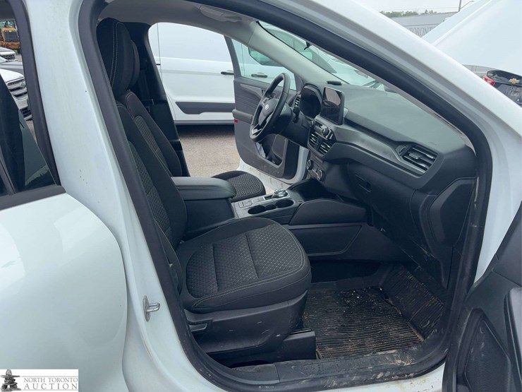 2023-ford-escape-image-23