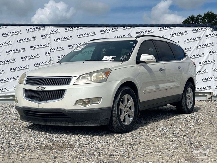 2012-chevrolet-traverse-image-1