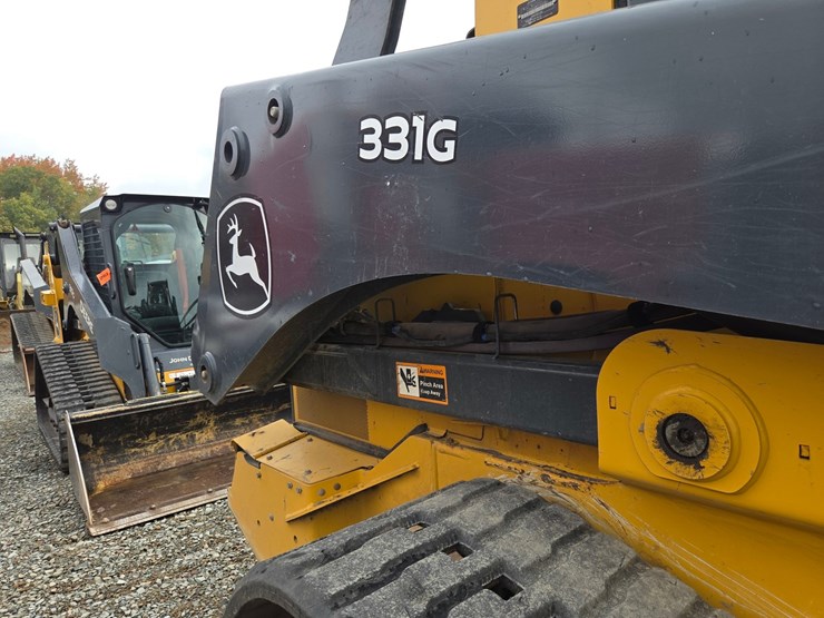 2020-deere-331g-image-21