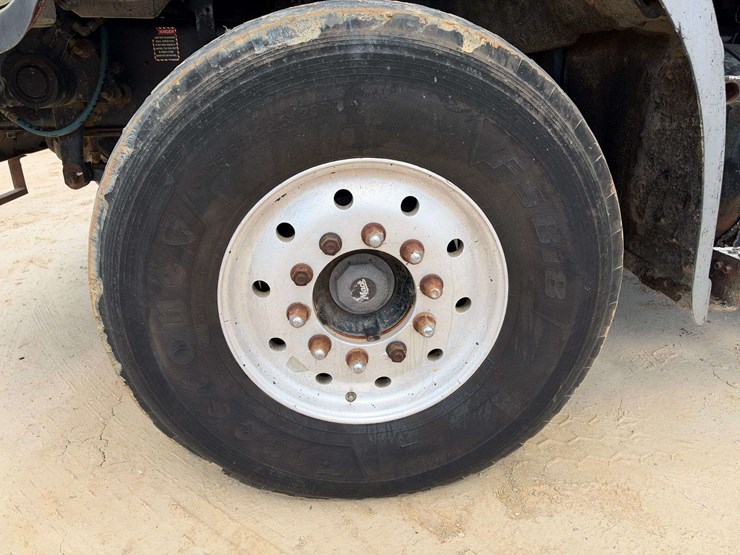 2007-mack-granite-ctp713b-image-17
