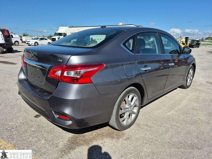 2018-nissan-sentra-sv-4dr-sedan-image-5