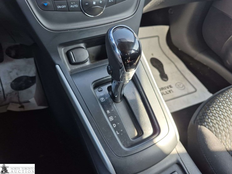 2018-nissan-sentra-sv-4dr-sedan-image-19