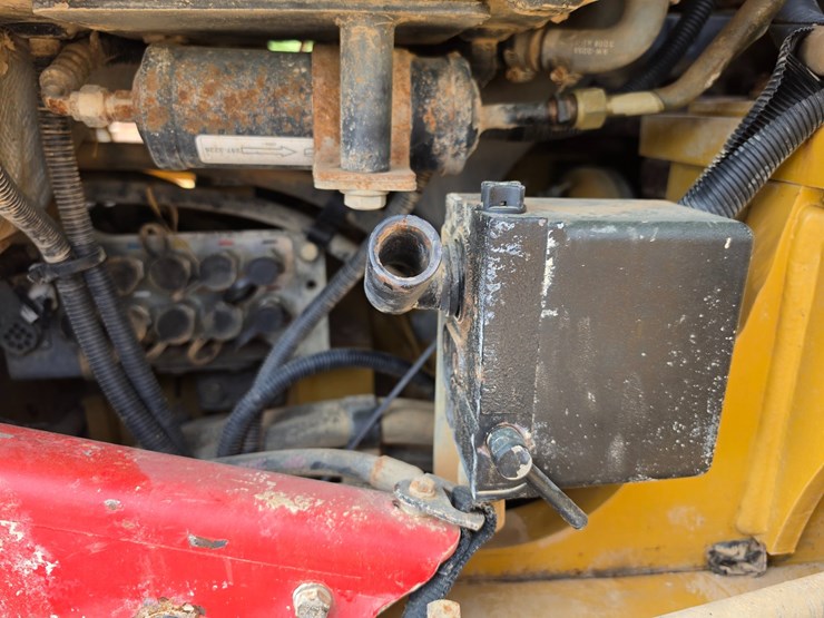 2007-caterpillar-953d-image-25
