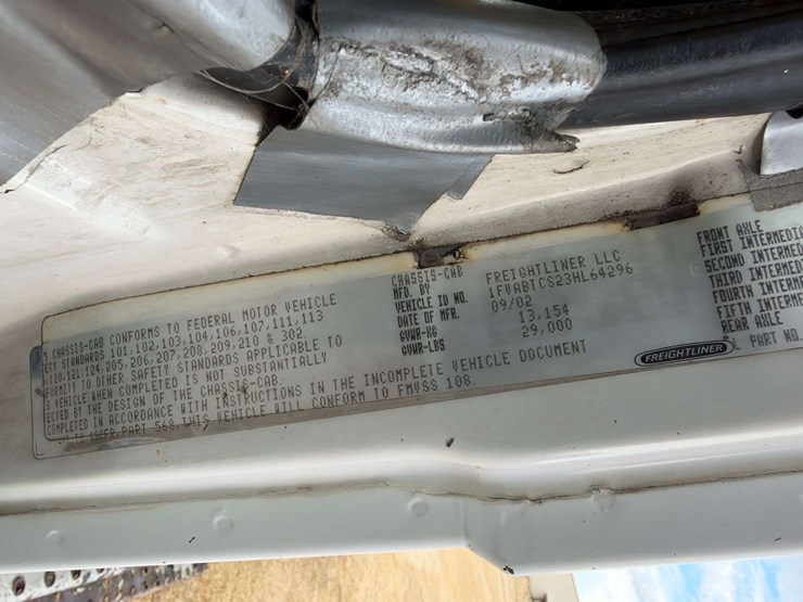 2003-freightliner-fl70-image-29