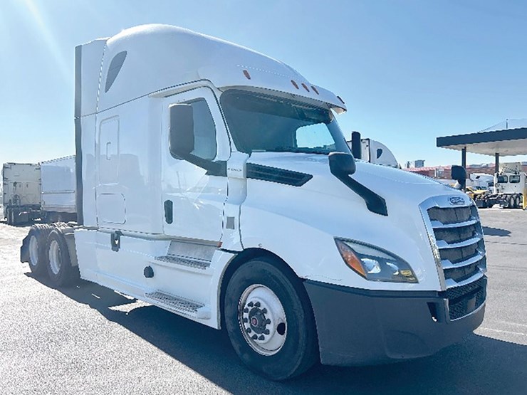 2020-freightliner-cascadia-126-image-1