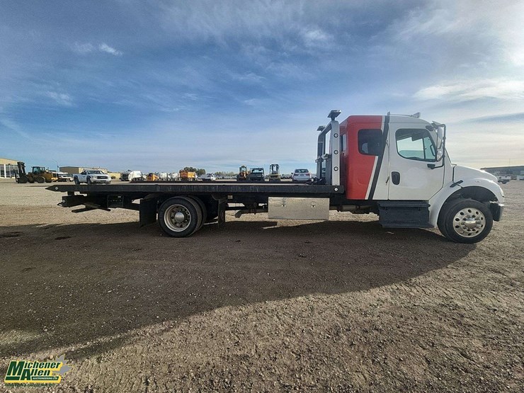 2014-freightliner-m2-106-image-7