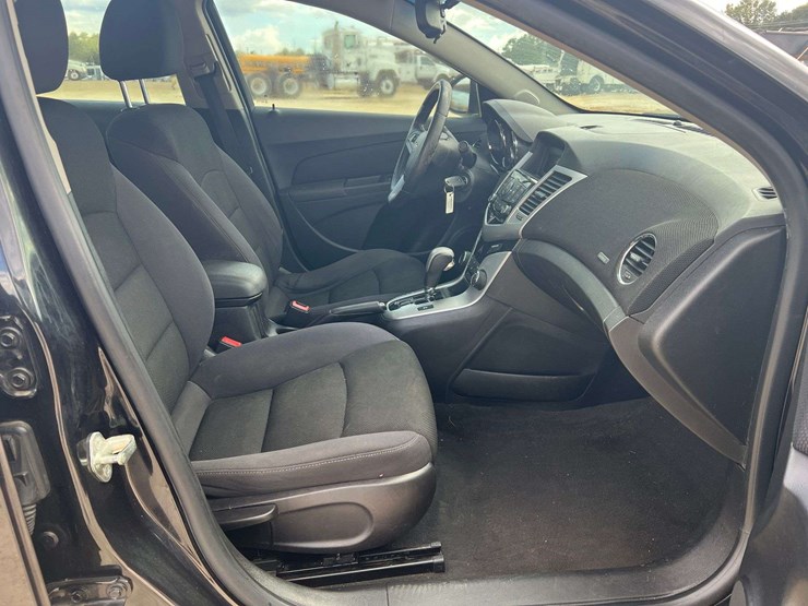 2014-chevrolet-cruze-4-door-sedan-(101,237-miles)-image-19