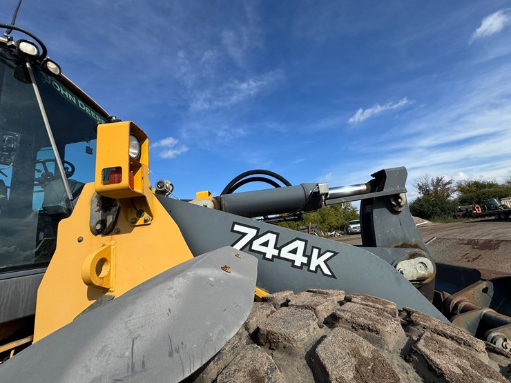 deere-744k-image-25