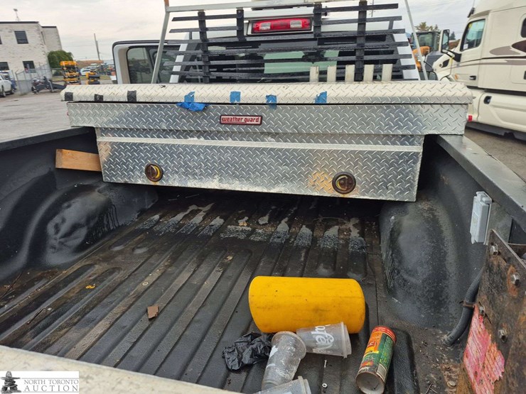 2014-dodge-3500-image-25