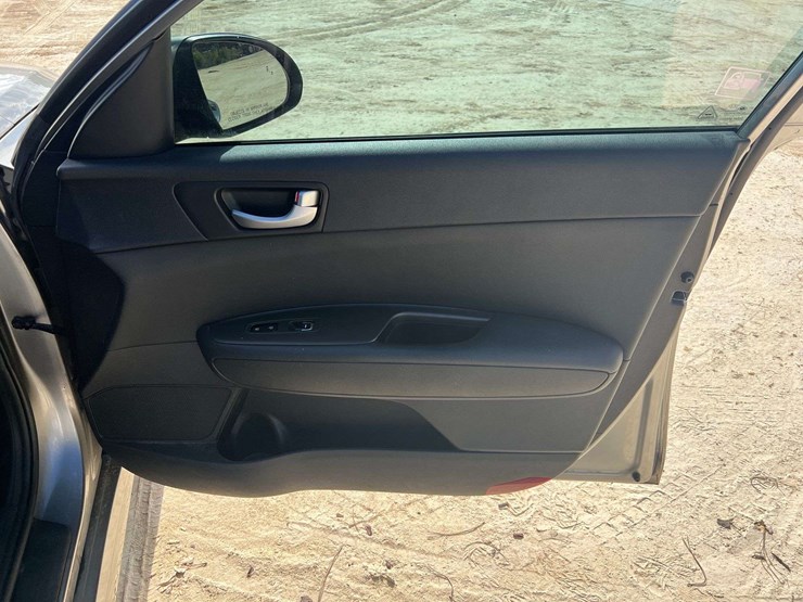 2018-kia-optima-4-door-sedan-(140,152-miles)-image-21