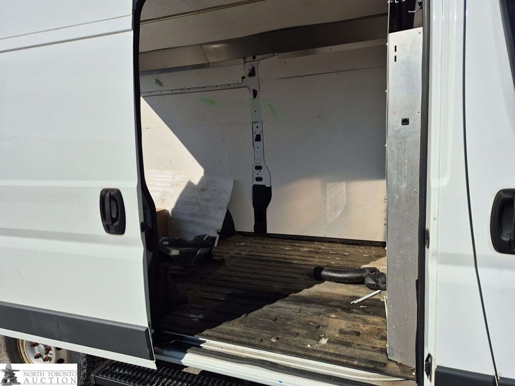 non-operable-2014-ram-promaster-cargo-van-image-14