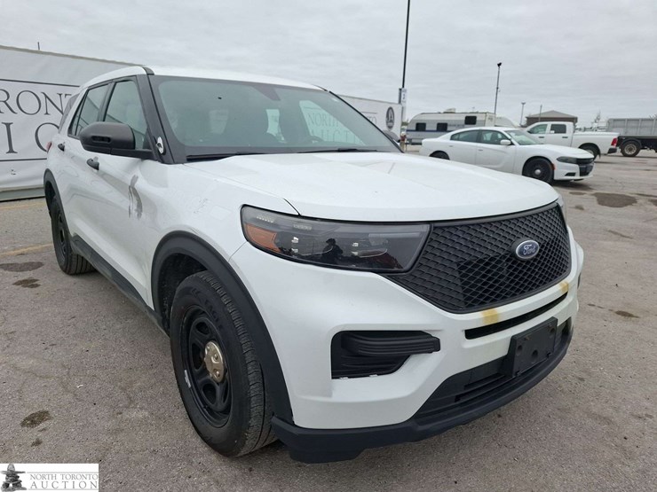 2021-ford-explorer-image-3