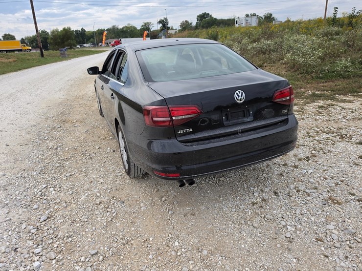#25322-•-2017-volkswagen-jetta-passenger-car-image-10