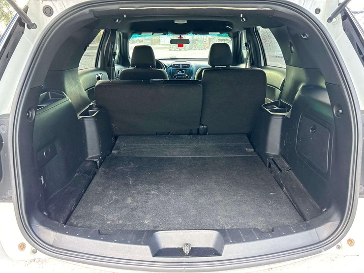 2016-ford-explorer-image-24