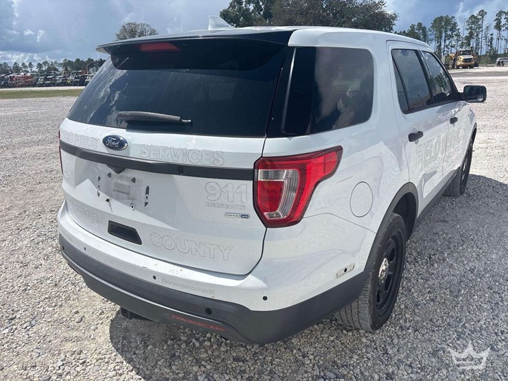 2016-ford-explorer-image-3
