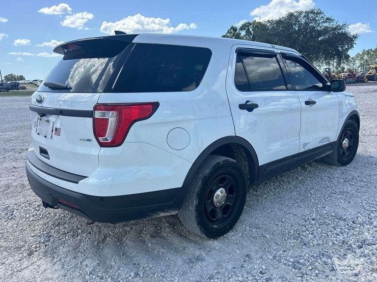 2018-ford-explorer-image-3