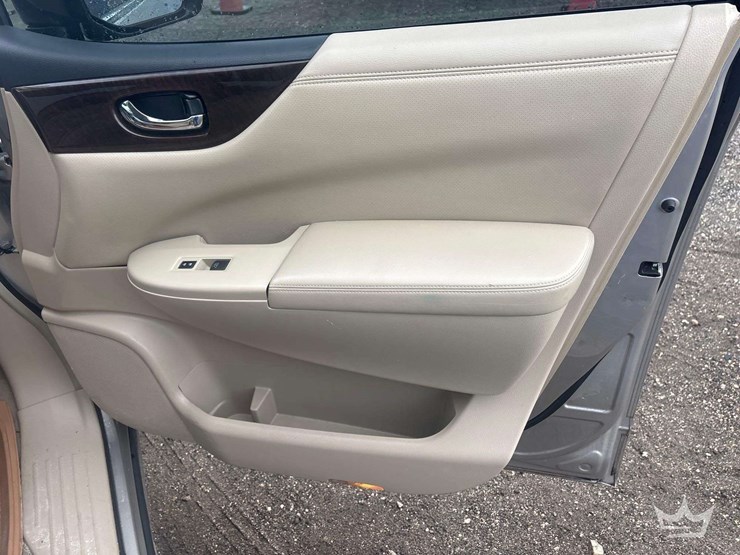 2012-nissan-quest-image-25