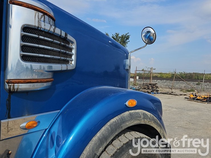 2019-freightliner-122sd-image-56