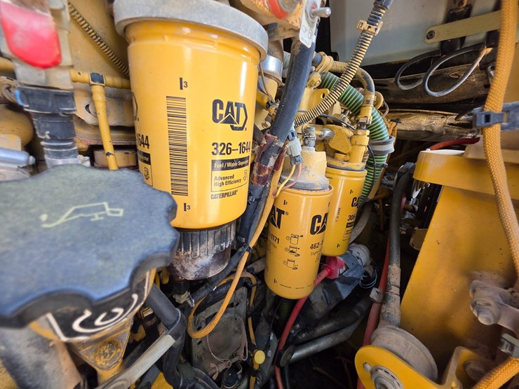 2007-caterpillar-953d-image-36
