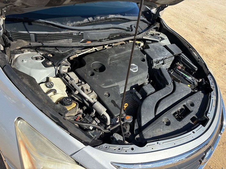 2015-nissan-altima-4-door-sedan-(270,918-miles)-image-22