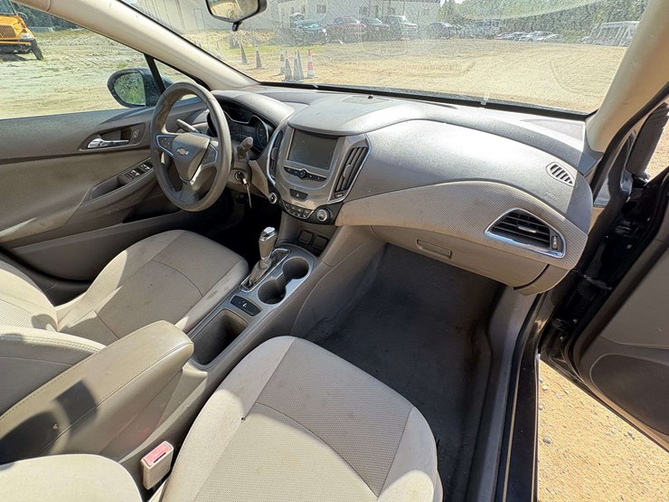 2017-chevrolet-cruz-4-door-sedan-(140,649-miles)-image-15