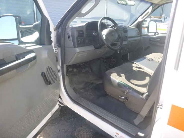 2005-ford-f450-image-12