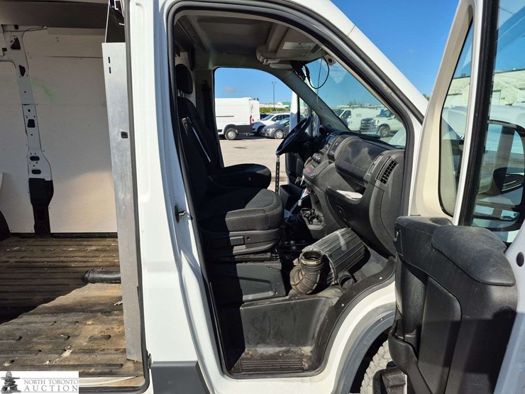 non-operable-2014-ram-promaster-cargo-van-image-25