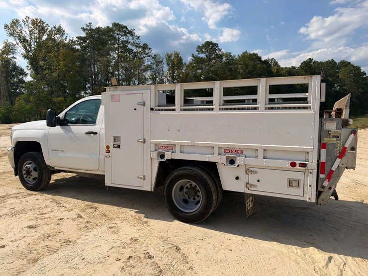 2017-chevrolet-silverado-3500-image-2