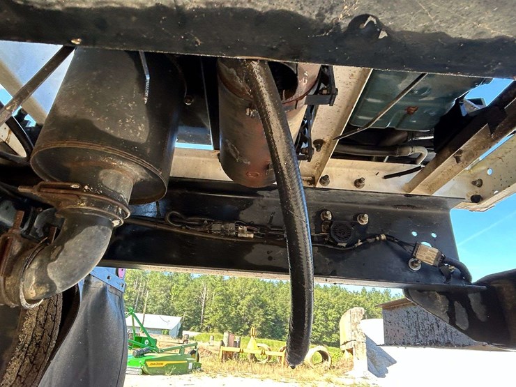 2015-peterbilt-220-image-22