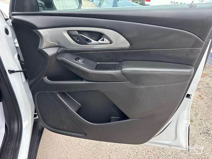 2021-chevrolet-traverse-image-28