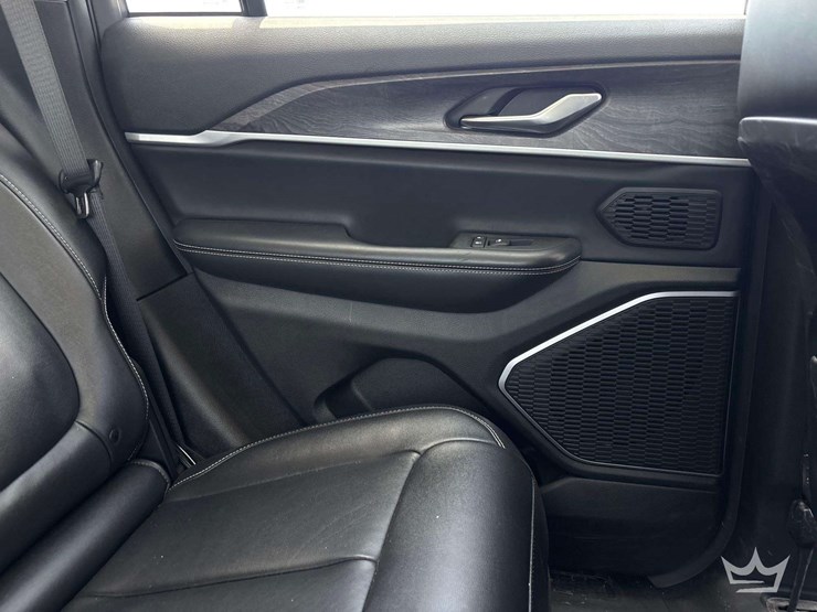 2022-jeep-grand-cherrokee-suv-image-25