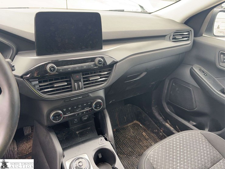 2023-ford-escape-image-12