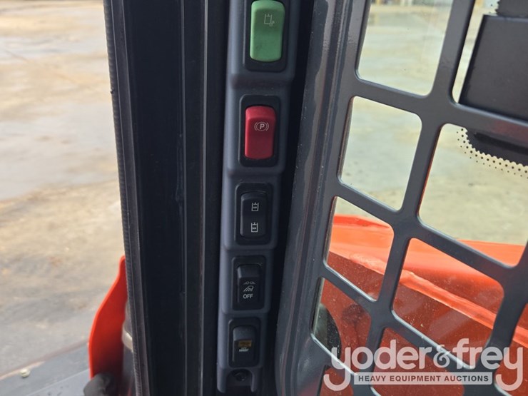 2024-kubota-ssv65-image-50