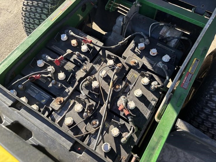 2012-john-deere-gator-image-17