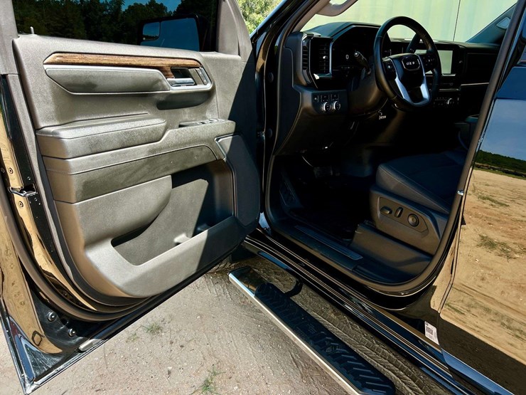 2024-gmc-sierra-1500-image-13