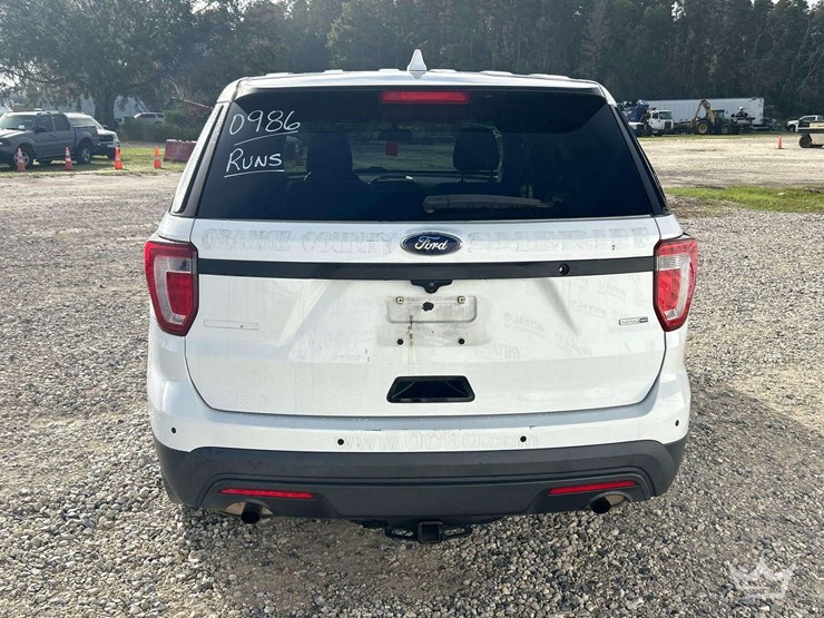 2016-ford-explorer-image-29