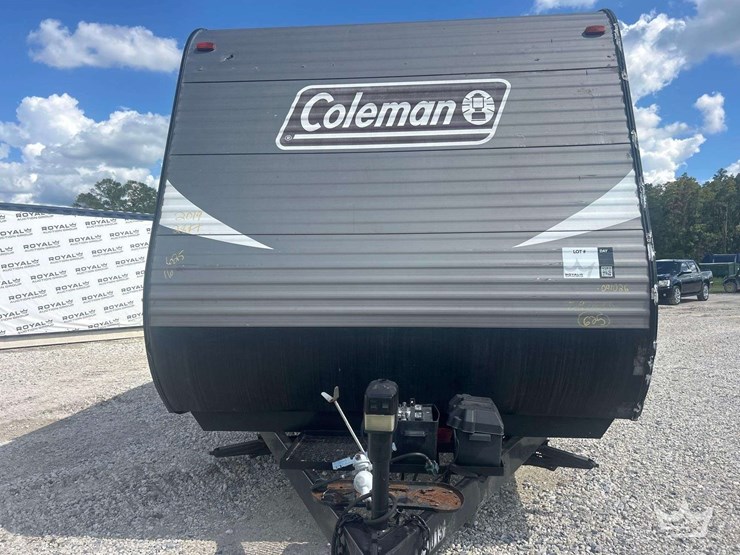 2019-28ft-keystone-coleman-toy-hauler-t/a-travel-trailer-image-22