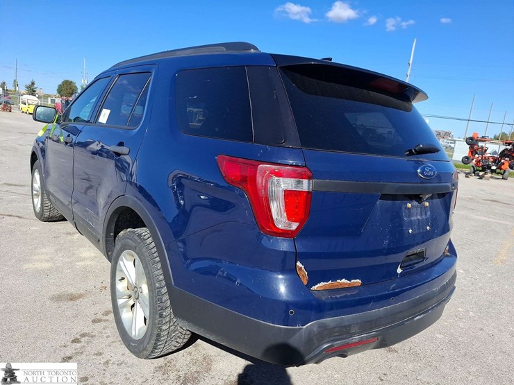 2016-ford-explorer-image-7