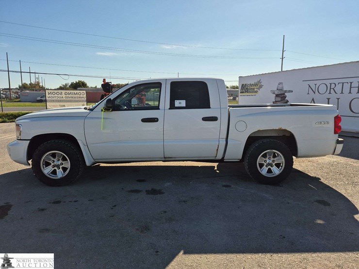 2011-dodge-dakota-image-8