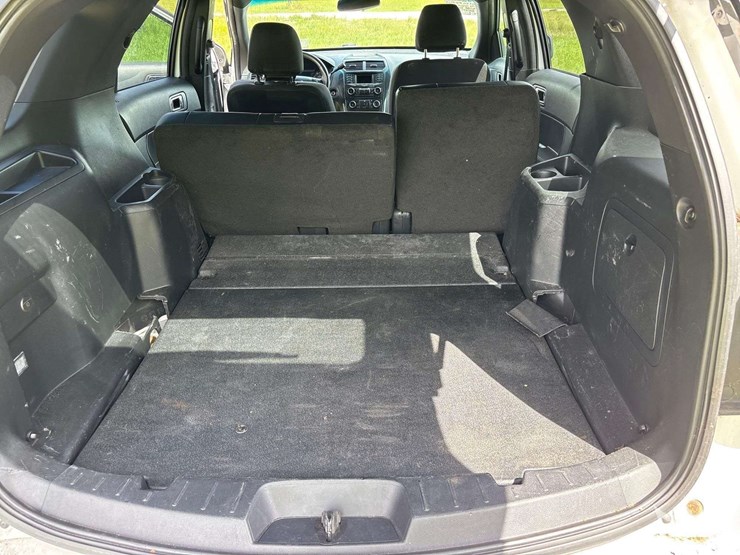 2016-ford-explorer-image-24
