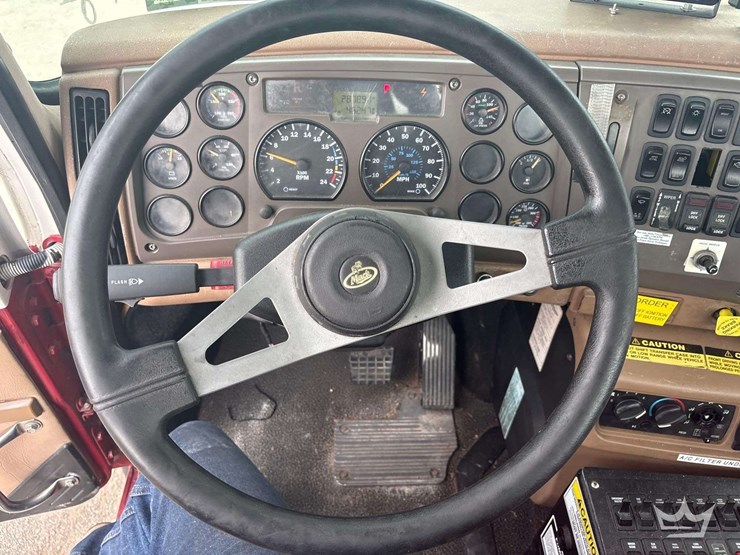 2004-mack-granite-cv713-image-25